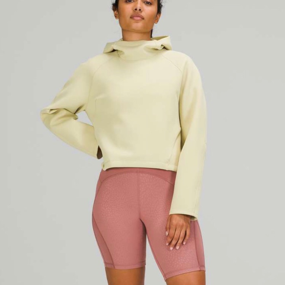 BNWT LULULEMON Airwrap pull over hoodie
